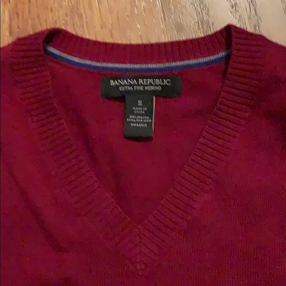 Banana Republic V-Neck Sweater. Small. - Picture 2 of 2